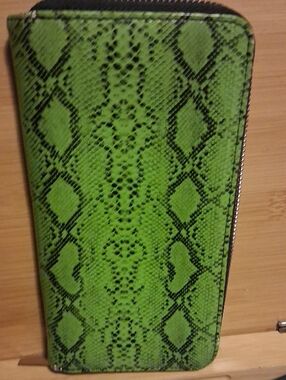 Van Caro Green Snake-Print Reptile Accessory Wallet -